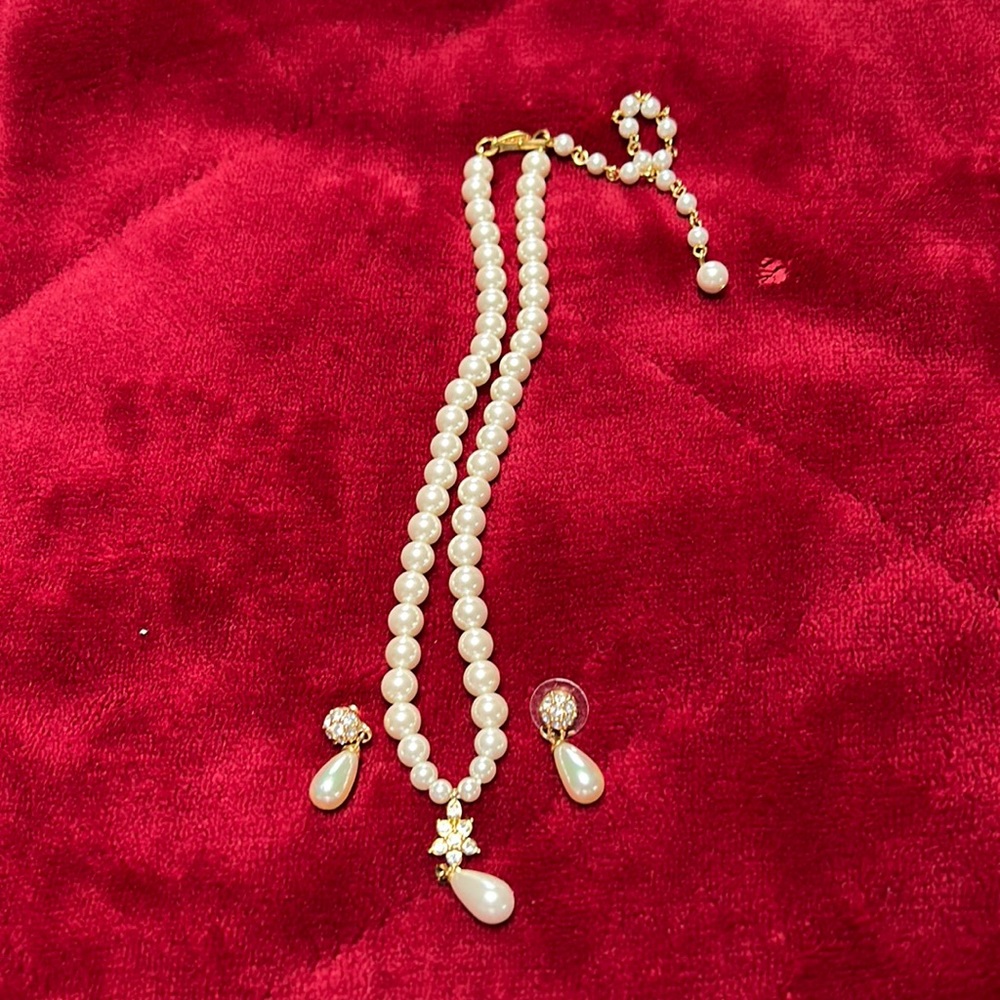 Pearl necklace and earring set